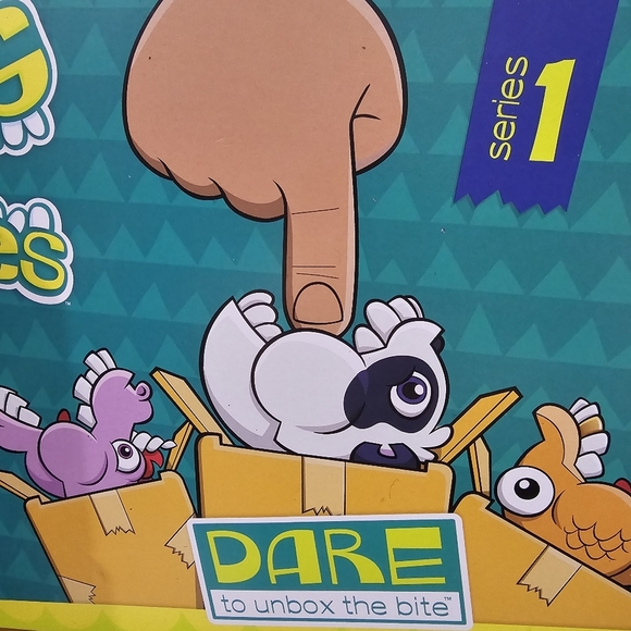 (4) 2 Little Big Bites & 2 LOL Tiny Toys Blind Box Surprises RANDOM age 4+ - Picture 3 of 14